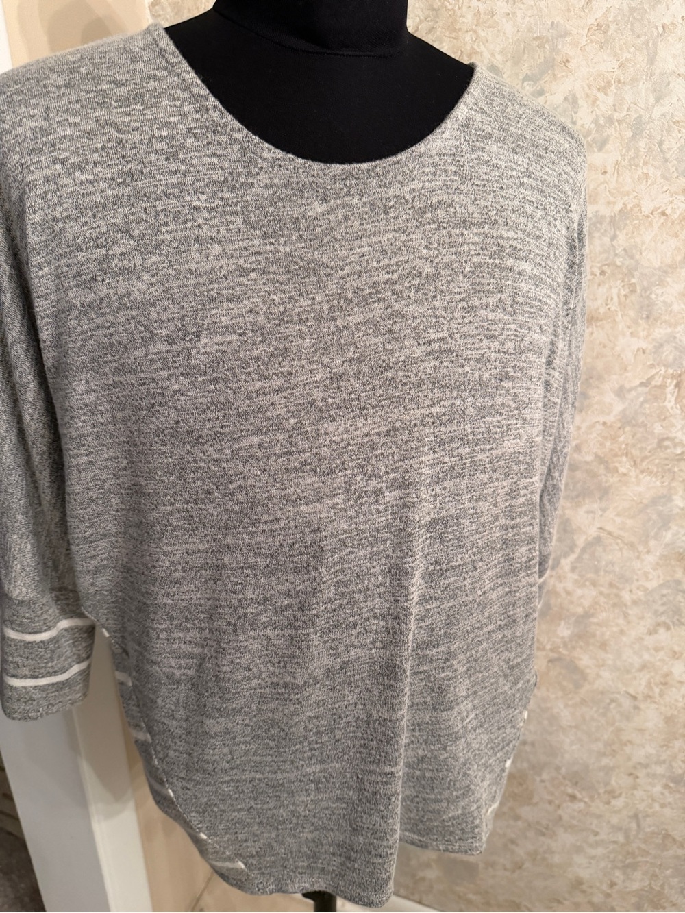 Women’s market and spruce Grey Marled Crewneck Shirt